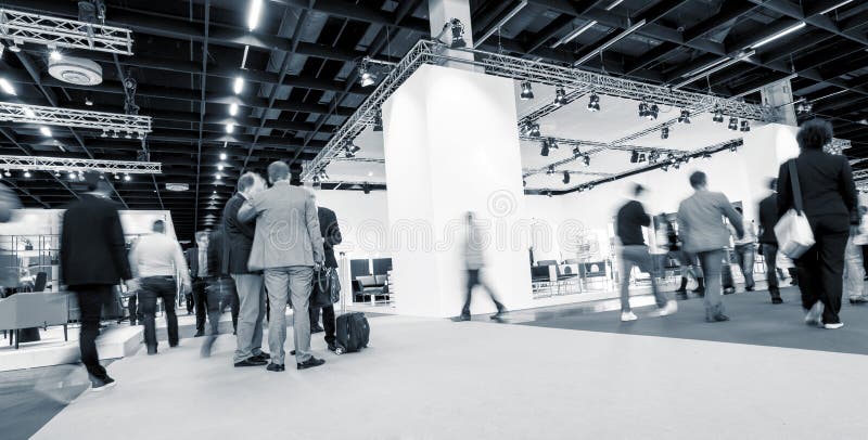 Gente di affari vaga della fiera dell'internazionale fotografia stock Gente di affari vaga della fiera dell'internazionale fotografia stock