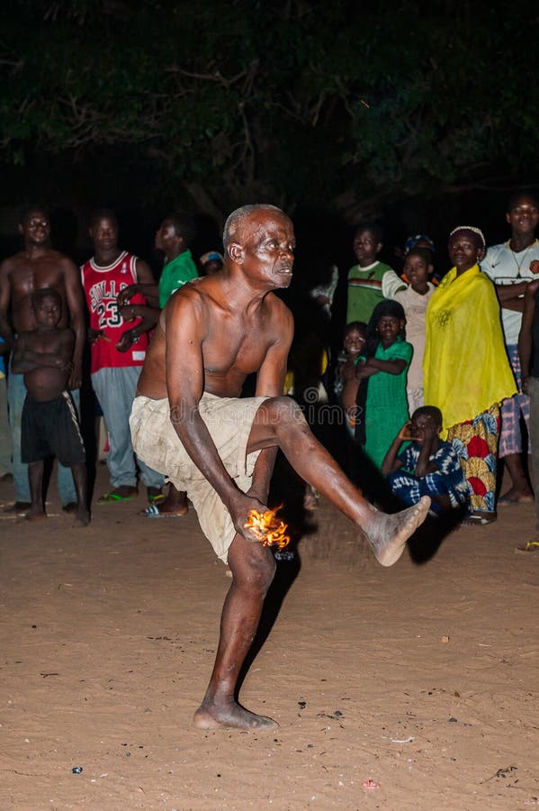 Gente en LOME, TOGO imagen de archivo editorial. Imagen de color 52144724