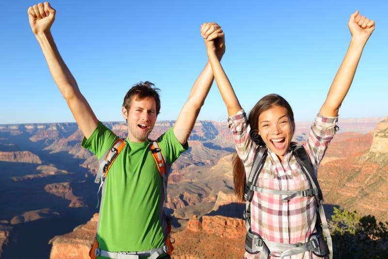 Gente feliz que celebra animar en Grand Canyon fotografía de archivo Gente feliz que celebra animar en Grand Canyon fotografía de archivo