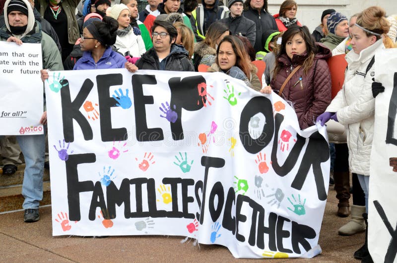 Gente ispana ad una protesta di immigrazione in Wisconsin fotografia stock libera da diritti Gente ispana ad una protesta di immigrazione in Wisconsin fotografia stock libera da diritti