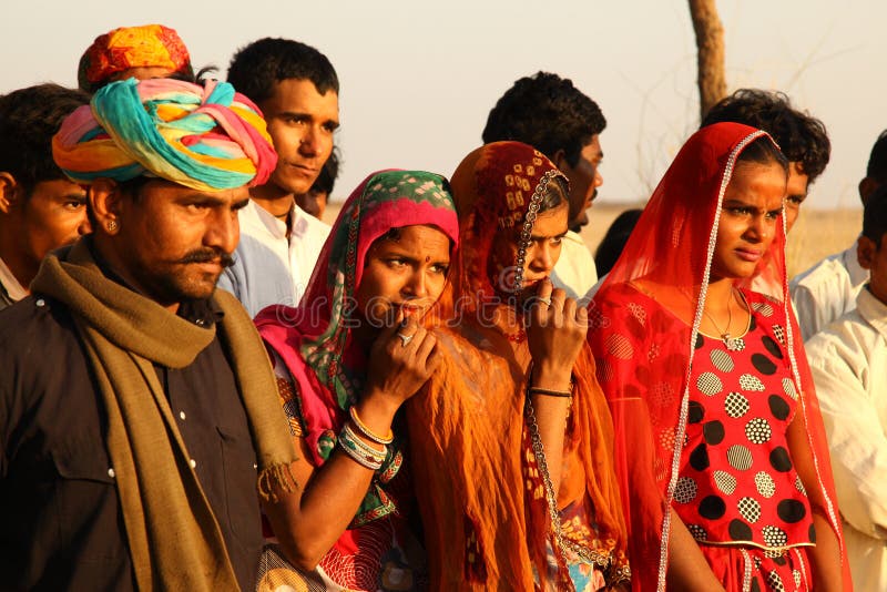 Gente povera del villaggio in deserto Ragiastan India fotografie stock libere da diritti Gente povera del villaggio in deserto Ragiastan India fotografie stock libere da diritti