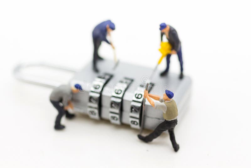 Gente, trabajador y llave miniatura de la seguridad usando como sistema de seguridad del fondo, corte, concepto del negocio foto de archivo libre de regalías Gente, trabajador y llave miniatura de la seguridad usando como sistema de seguridad del fondo, corte, concepto del negocio foto de archivo libre de regalías