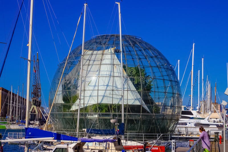Genua, Italien - 11. September 2019: Aussicht auf den Seehafen von Genua - Italien lizenzfreie stockfotografie Genua, Italien - 11. September 2019: Aussicht auf den Seehafen von Genua - Italien lizenzfreie stockfotografie