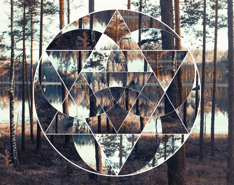 Geometrische Collage mit dem See und dem nordischen Wald, heilige Geometrie stockfotos Geometrische Collage mit dem See und dem nordischen Wald, heilige Geometrie stockfotos