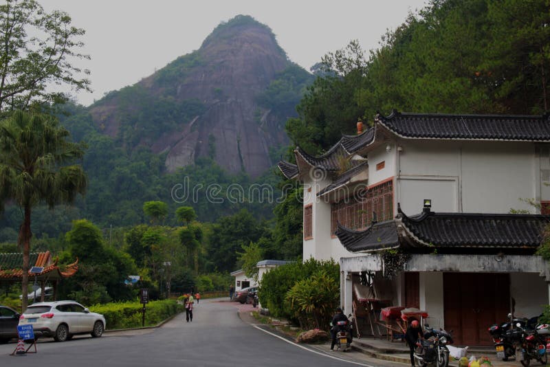 Geopark nacional do danxia da montagem de Guangdong imagens de stock Geopark nacional do danxia da montagem de Guangdong imagens de stock