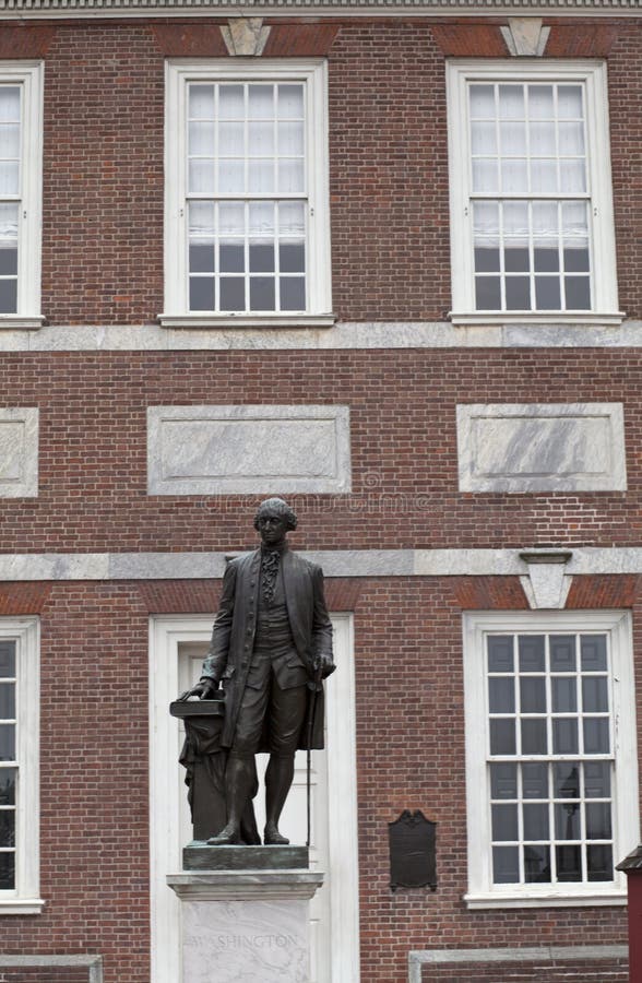 Washington Statue at Independence Hall Editorial Stock Image