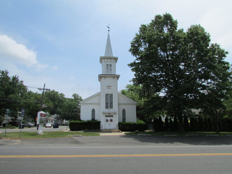 Georges Road Baptist Church met vin in Noord-Brunswick, NJ, de V.S. Ð „ royalty-vrije stock afbeelding Georges Road Baptist Church met vin in Noord-Brunswick, NJ, de V.S. Ð „ royalty-vrije stock afbeelding