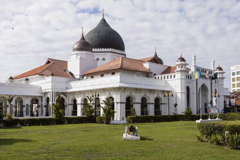 GEORGETOWN, MALASIA, el 19 de diciembre de 2017: La visión desde fuera de una mezquita fotos de archivo libres de regalías GEORGETOWN, MALASIA, el 19 de diciembre de 2017: La visión desde fuera de una mezquita fotos de archivo libres de regalías