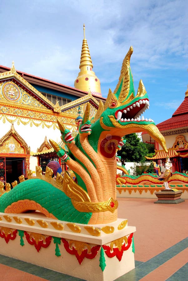 Georgetown, Malesia: Naga tailandese del tempiale immagini stock libere da diritti Georgetown, Malesia: Naga tailandese del tempiale immagini stock libere da diritti