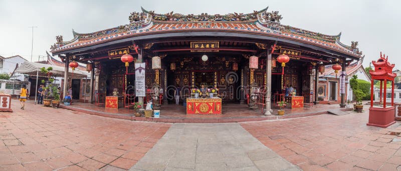 Georgetown, Penang/Malesia - circa ottobre 2015: Panorama del tempio buddista cinese di Cheng Hoon Teng a Georgetown, Penang fotografie stock Georgetown, Penang/Malesia - circa ottobre 2015: Panorama del tempio buddista cinese di Cheng Hoon Teng a Georgetown, Penang fotografie stock