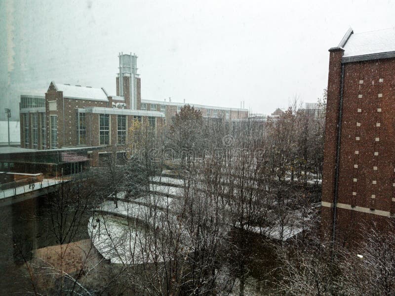 Georgia Tech-gebouwen tijdens het sneeuwonweer royalty-vrije stock foto's Georgia Tech-gebouwen tijdens het sneeuwonweer royalty-vrije stock foto's