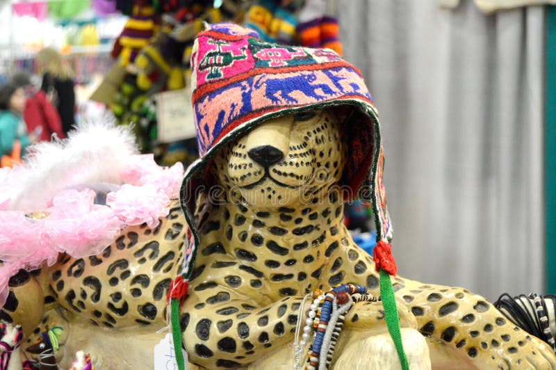 Gepard-tragende Strickmütze stockbild