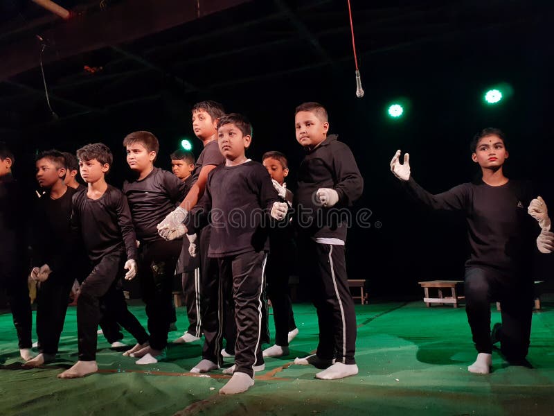 Indiase kinderen poseren voor een toneelstuk royalty-vrije stock afbeeldingen