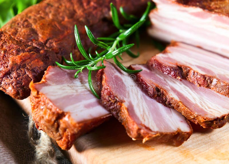 Geräuchertes Fleisch Mit Rosmarin Stockbild - Bild von teil, gesund ...