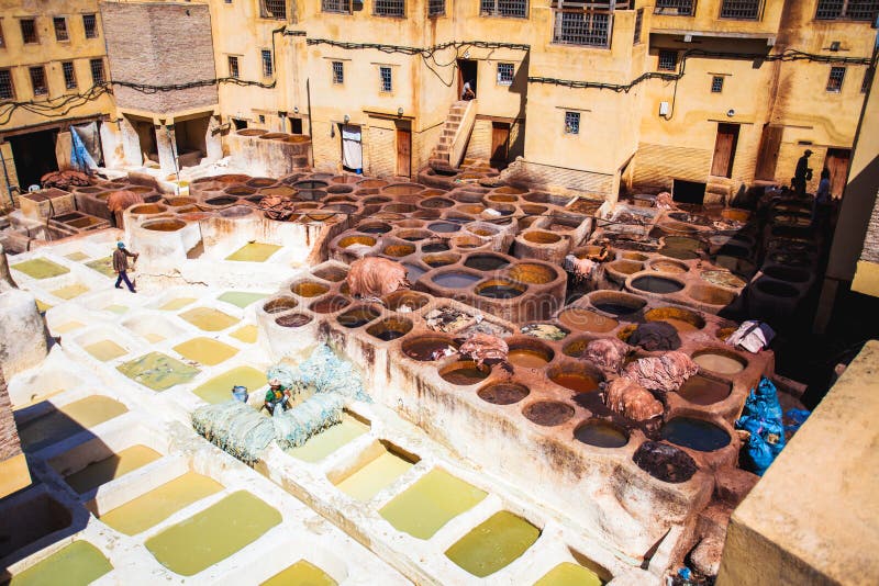 Gerberei von Fes alte Behälter Marokkos, Afrika vom des Fez tannerie lizenzfreies stockbild Gerberei von Fes alte Behälter Marokkos, Afrika vom des Fez tannerie lizenzfreies stockbild