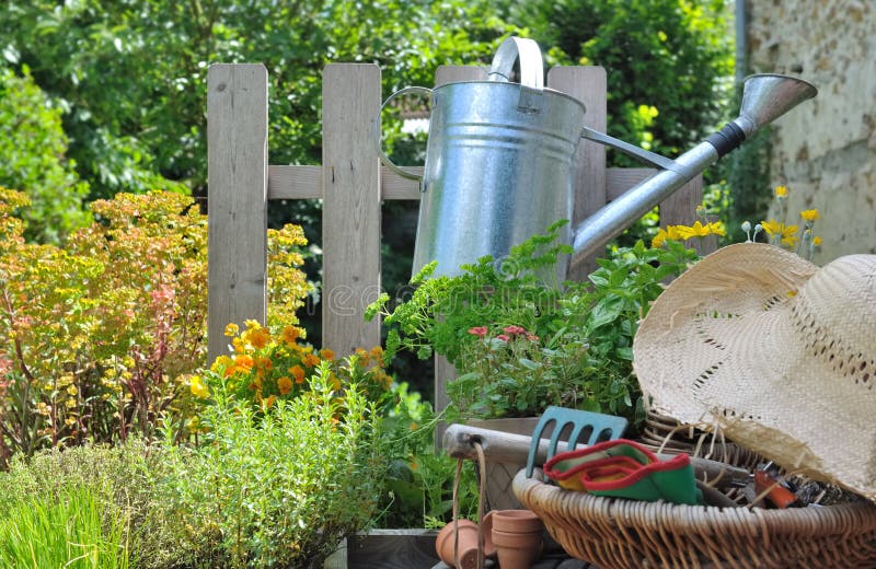 Gerdening basket and watering can