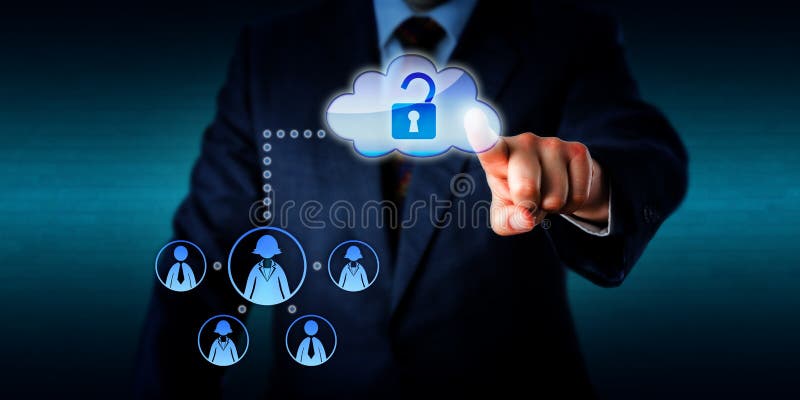Gerente Unlocking Access To um trabalho Team Via Cloud imagens de stock Gerente Unlocking Access To um trabalho Team Via Cloud imagens de stock