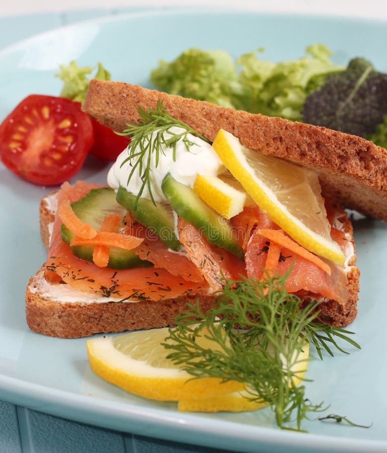 Gerookte Zalm Open Sandwich Stock Afbeelding Image of