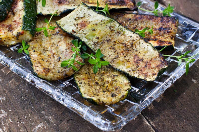 Geroosterde courgette royalty-vrije stock afbeeldingen Geroosterde courgette royalty-vrije stock afbeeldingen