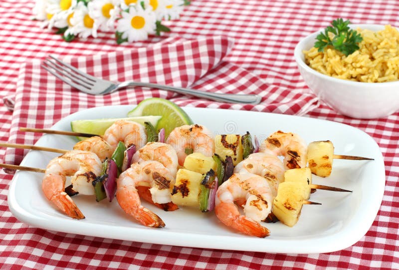 Geroosterde Garnalen Kabobs stock afbeelding Geroosterde Garnalen Kabobs stock afbeelding