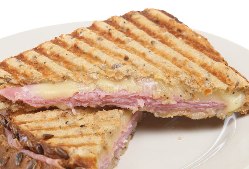 Geröstetes gepresstes Sandwich oder Panini lizenzfreie stockbilder Geröstetes gepresstes Sandwich oder Panini lizenzfreie stockbilder