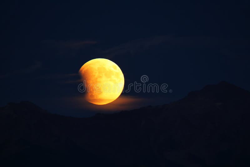 Gesamtmondfinsternis von einem Supermoon am 27. September 2015 in Colo lizenzfreies stockbild Gesamtmondfinsternis von einem Supermoon am 27. September 2015 in Colo lizenzfreies stockbild