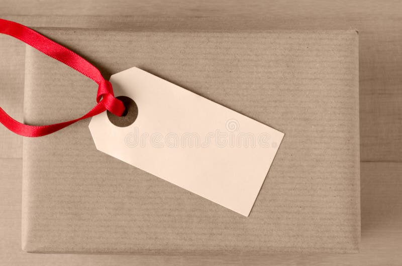 Geschenk-Aufkleber auf Brown-Paket stockbilder Geschenk-Aufkleber auf Brown-Paket stockbilder