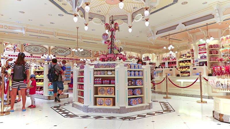 Geschenk- und Bonbonspeicher bei Disneyland Hong Kong lizenzfreie stockfotografie Geschenk- und Bonbonspeicher bei Disneyland Hong Kong lizenzfreie stockfotografie