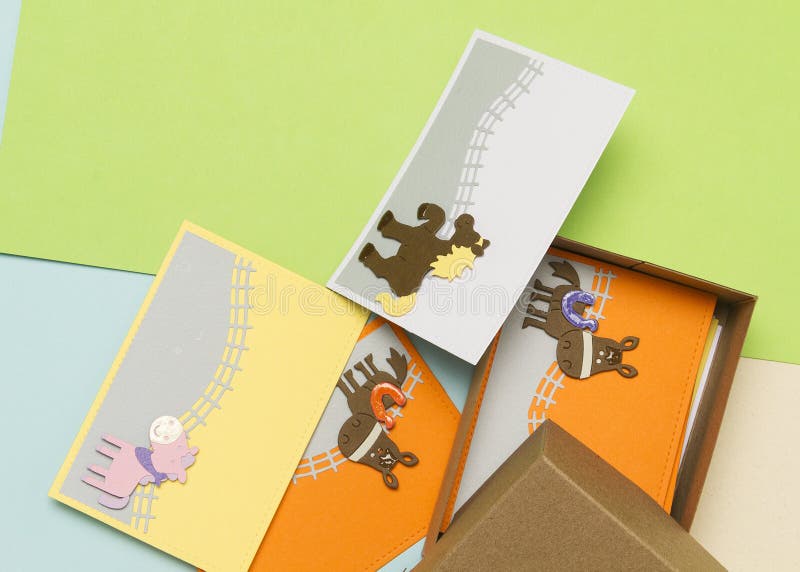 Geschenkkarten mit der Pferdedekoration, gemacht für Kinder lizenzfreies stockfoto Geschenkkarten mit der Pferdedekoration, gemacht für Kinder lizenzfreies stockfoto