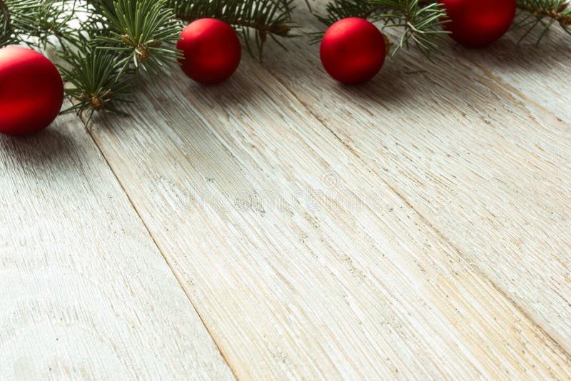 Geschenkkästen mit den goldenen Farbbändern getrennt auf weißem Hintergrund stockbilder Geschenkkästen mit den goldenen Farbbändern getrennt auf weißem Hintergrund stockbilder