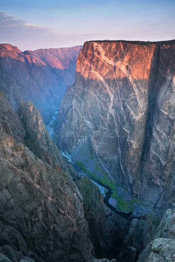 Geschilderde Muurmening, Zwarte Canion van het Nationale Park van Gunnison, in Montrose County, Colorado, de V.S. stock foto Geschilderde Muurmening, Zwarte Canion van het Nationale Park van Gunnison, in Montrose County, Colorado, de V.S. stock foto