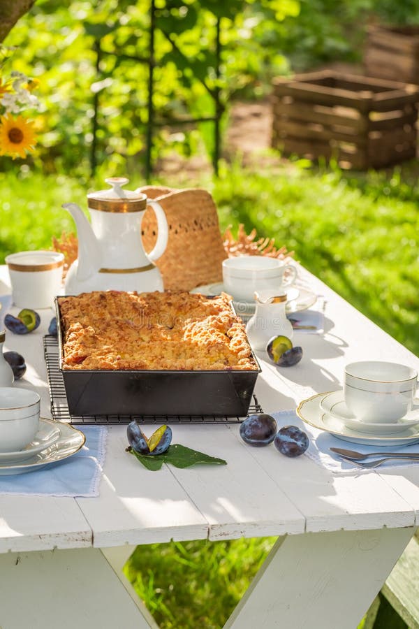 Geschmackvoller Kuchen Mit Pflaume Und Kaffee Diente Im