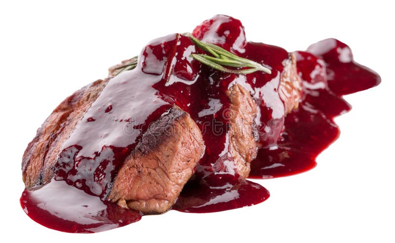 Geschnittenes Fleisch in der Preiselbeersoße lokalisiert auf einem weißen Hintergrund stockfoto Geschnittenes Fleisch in der Preiselbeersoße lokalisiert auf einem weißen Hintergrund stockfoto
