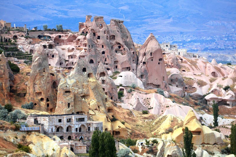 Geschnitzte Häuser im Felsen, Tauben-Tal, Uchisar, Cappadocia, die Türkei stockbilder Geschnitzte Häuser im Felsen, Tauben-Tal, Uchisar, Cappadocia, die Türkei stockbilder