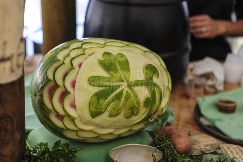 Geschnitzte Wassermelone am Eintopffestival Redaktionelles Stockbild ...