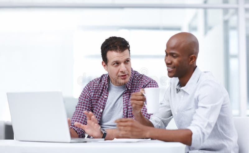 Geschäftemacher treffen sich und kaffee pause für die gemeinsame Planung oder Brainstorming im Büro. kreative Mitarbeiter und stockfotografie