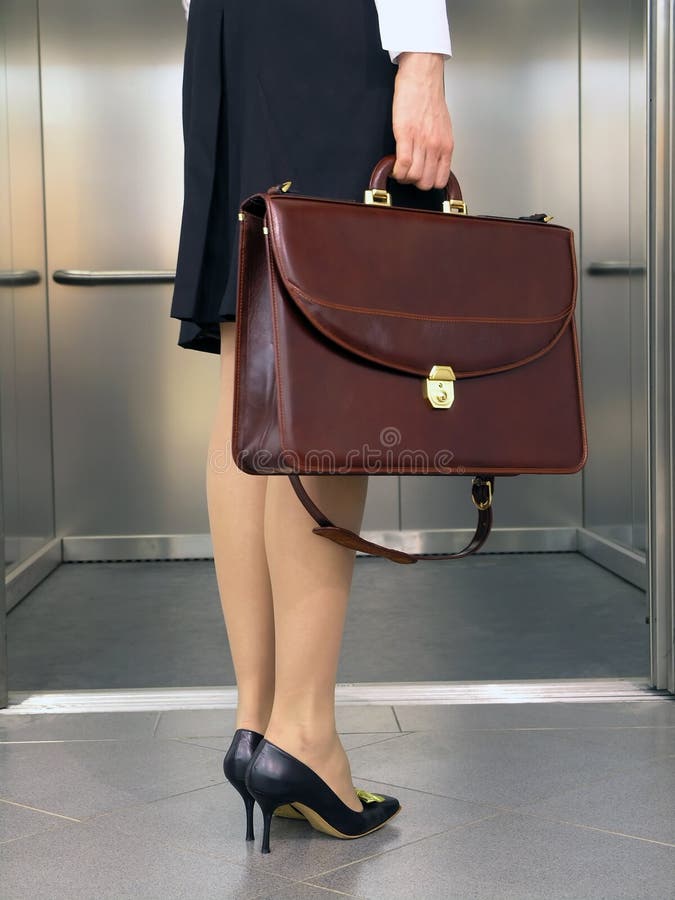 Geschäftsfrau mit Handtasche