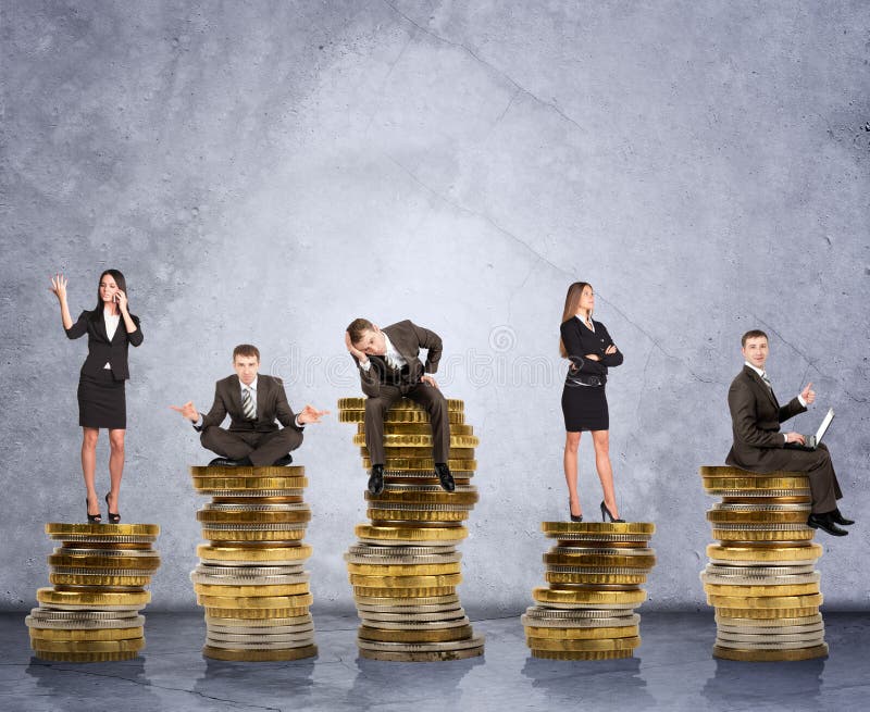 Geschäftsleute auf Münzen stockfoto