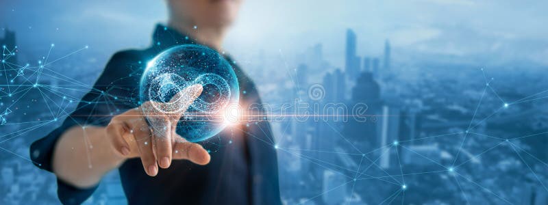 Geschäftsmann berührt das Icon der Unendlichkeit auf der globalen Netzwerkverbindung die Unendlichkeit des unbegrenzten Internets lizenzfreies stockfoto