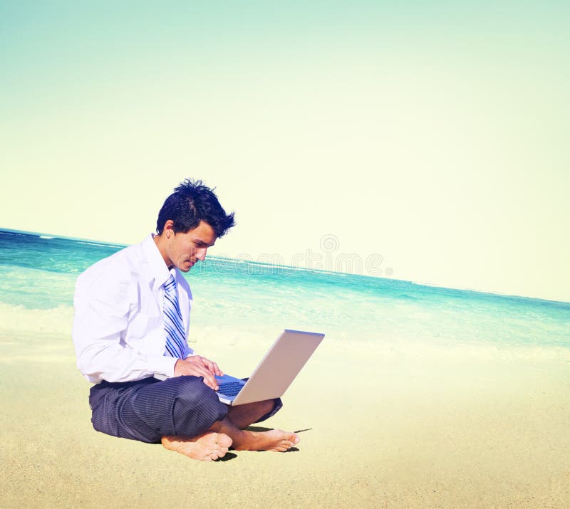 Geschäftsmann-Business Travel Working-Strand-Konzept lizenzfreie stockfotografie Geschäftsmann-Business Travel Working-Strand-Konzept lizenzfreie stockfotografie
