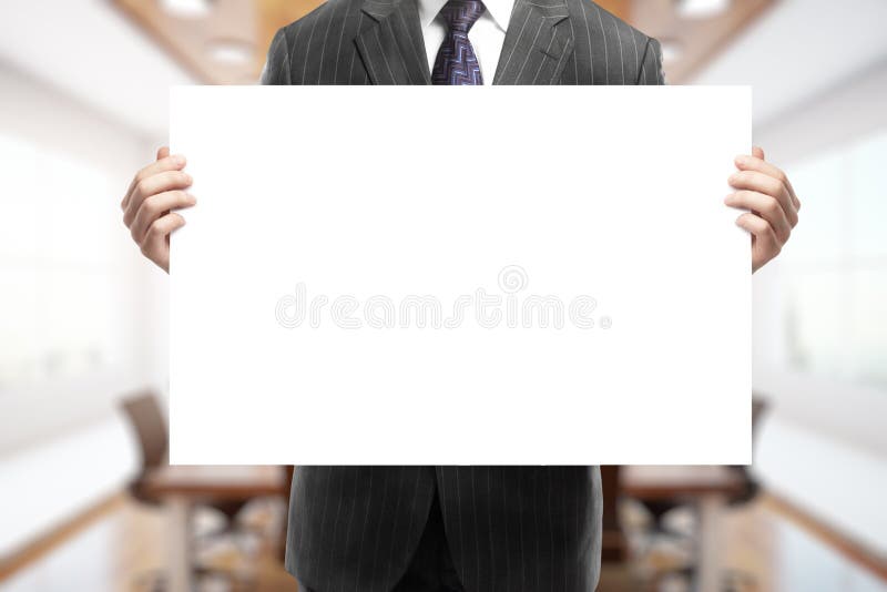 Geschäftsmann, der unbelegtes Plakat anhält lizenzfreies stockfoto Geschäftsmann, der unbelegtes Plakat anhält lizenzfreies stockfoto