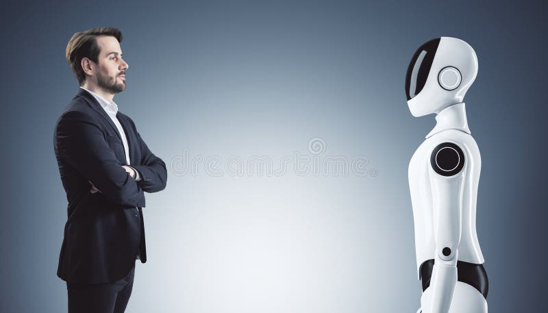 Geschäftsmann gegenüber humanoiden Robotern in futuristischem Umfeld lizenzfreies stockfoto