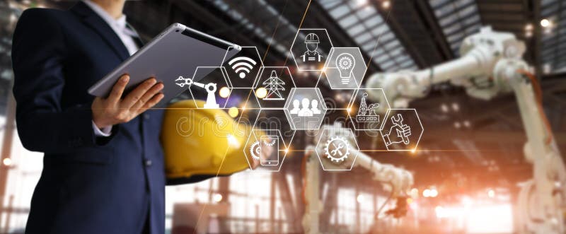 Geschäftsmann, Ingenieurmanager, der Tablette mit Ikonennetz verwendet stockfoto