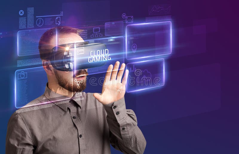 Geschäftsmann mit Blick auf Virtual-Reality-Brillen-Technologie stockbilder