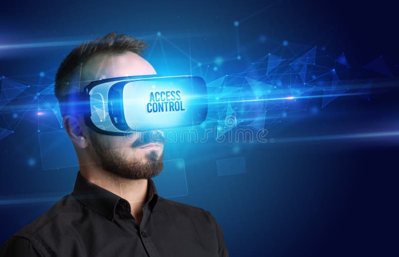 Geschäftsmann mit virtueller Realität Brille virtuelles Sicherheitskonzept lizenzfreies stockfoto