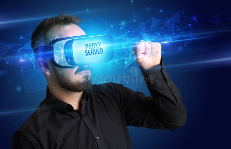 Geschäftsmann mit virtueller Realität Brille virtuelles Sicherheitskonzept lizenzfreies stockbild