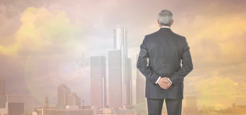 Geschäftsmann Skyline und Sonnenuntergang Sun-Aufflackern lizenzfreie stockbilder Geschäftsmann Skyline und Sonnenuntergang Sun-Aufflackern lizenzfreie stockbilder