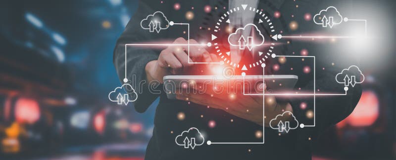 Geschäftsmann verwendet Computer Cloud Icon Lösung Netzwerk Verbindung Daten Cloud Computing Plattform digitalen Zugang Informatio lizenzfreies stockfoto