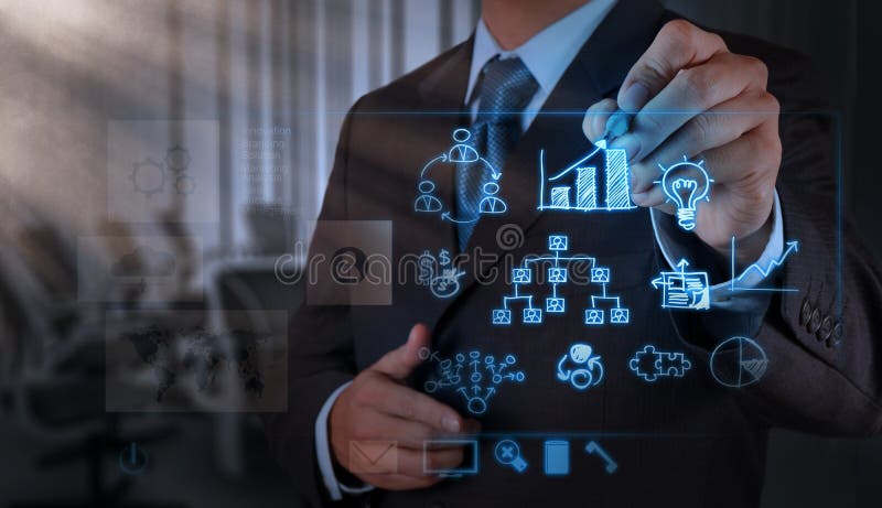 Geschäftsmannhand, die mit neuem modernem Computer und Geschäft s arbeitet lizenzfreie stockfotografie Geschäftsmannhand, die mit neuem modernem Computer und Geschäft s arbeitet lizenzfreie stockfotografie
