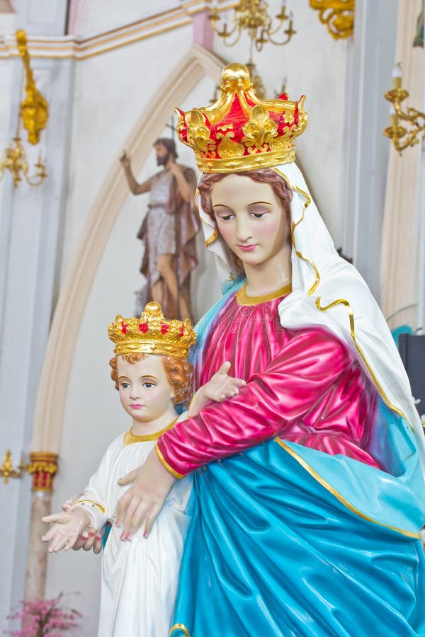 Gesegnete Jungfrau- Mariastatue und Junge Jesus
